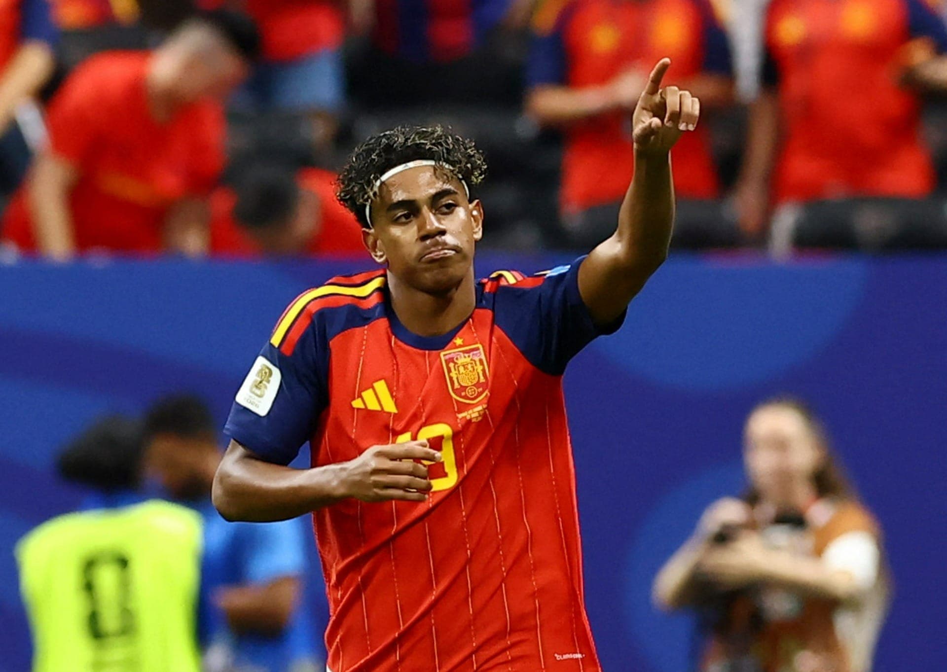 Com gol de Yamal, Espanha supera tropeço na estreia e goleia Arábia Saudita