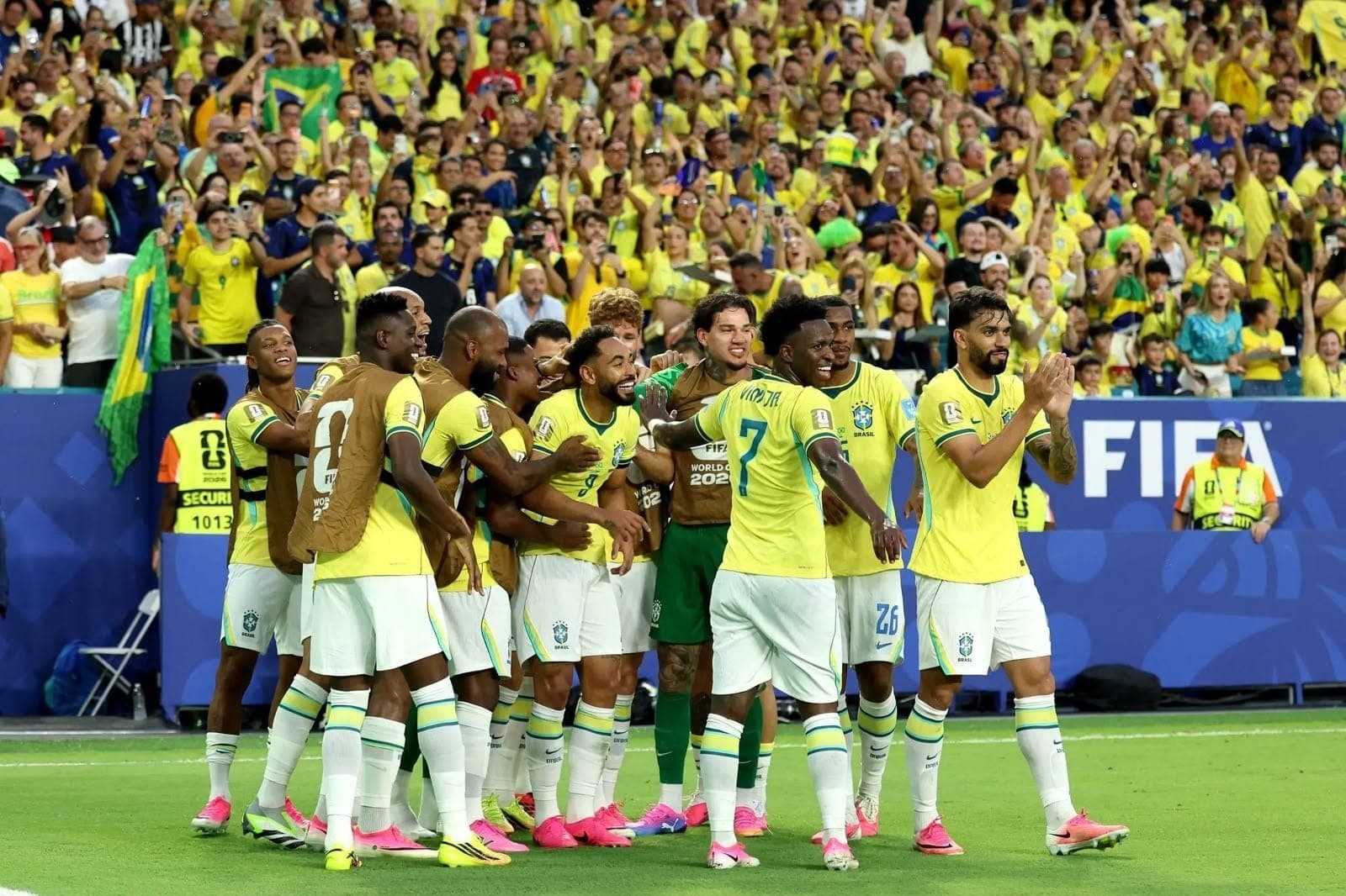 Para chegar às oitavas, Brasil terá que superar o legado de Zico e Falcão