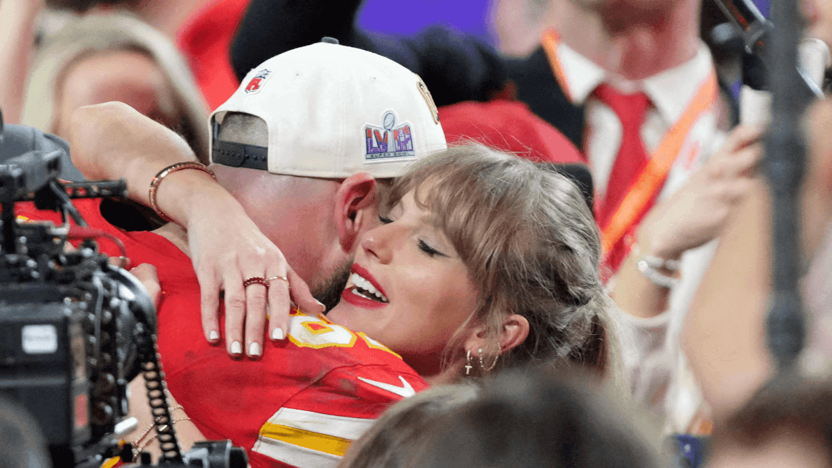 Taylor Swift e Travis Kelce estão casados; Adam Sandler celebrou união