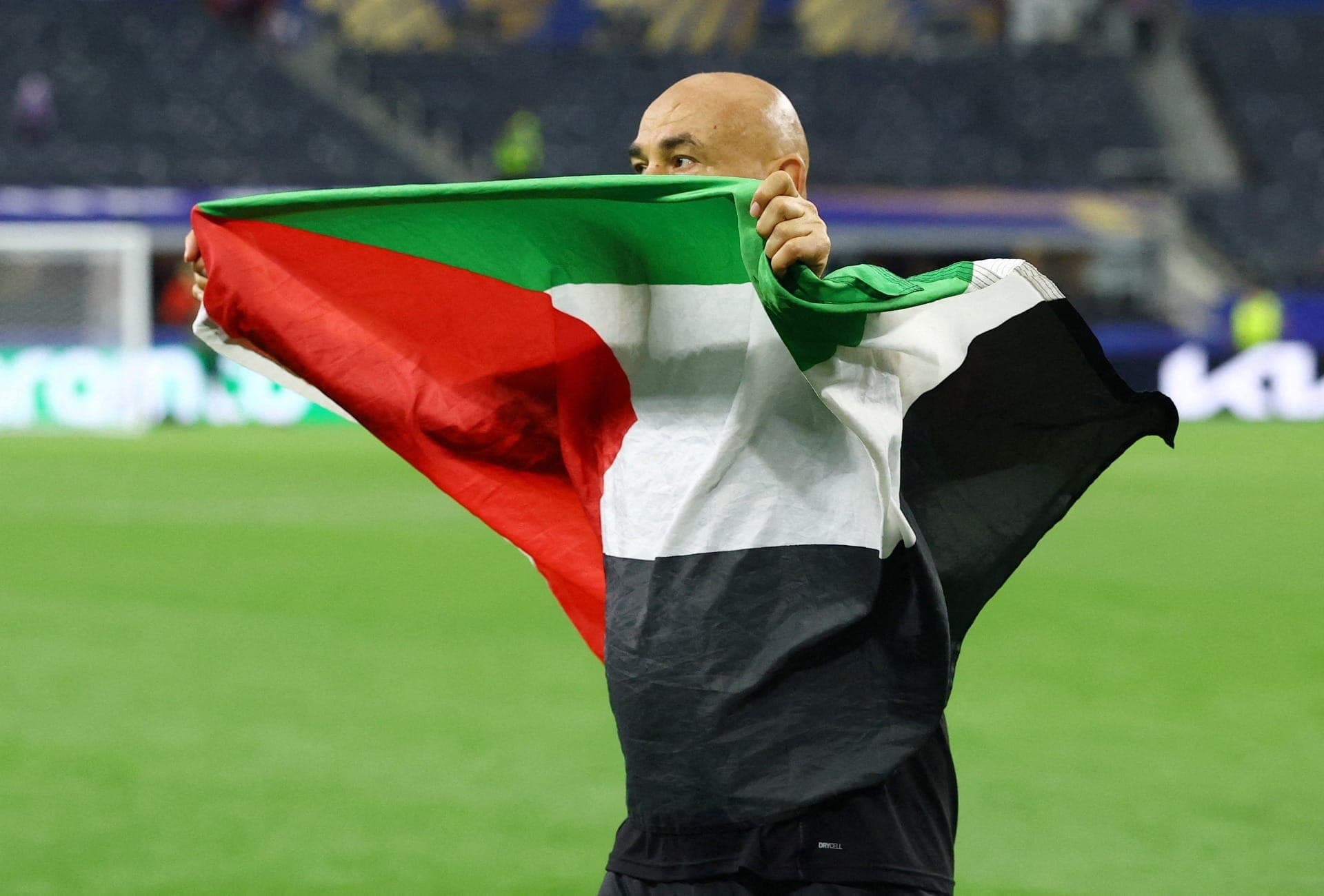 Técnico do Egito dedica vitória na Copa ao povo palestino: 'Estou com eles'