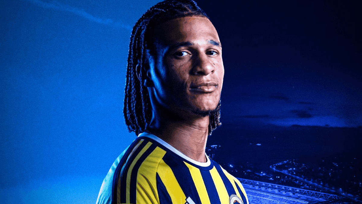 Fenerbahçe anuncia a contratação de ex-zagueiro do Manchester City