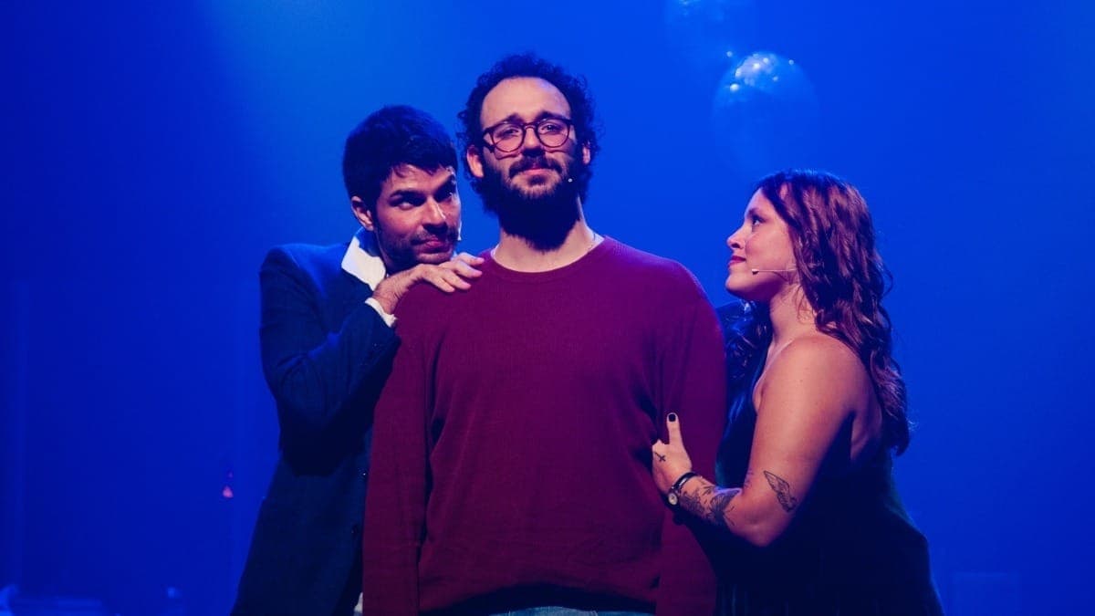 Musical intimista narra biografia de autor trágico e vanguardista