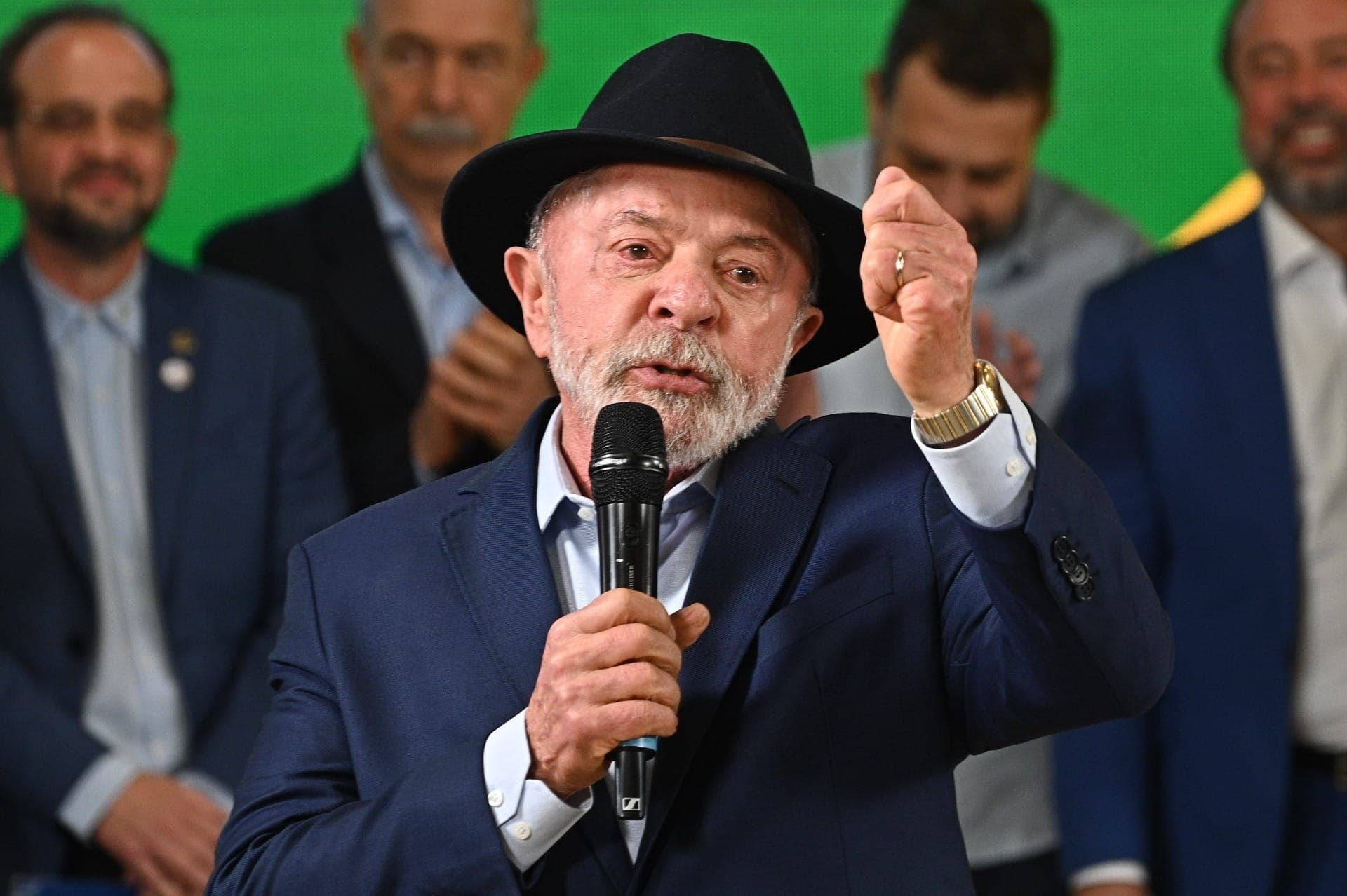 Nenhum governo estrangeiro ‘meterá o bedelho’ no Brasil, diz Lula em BH
