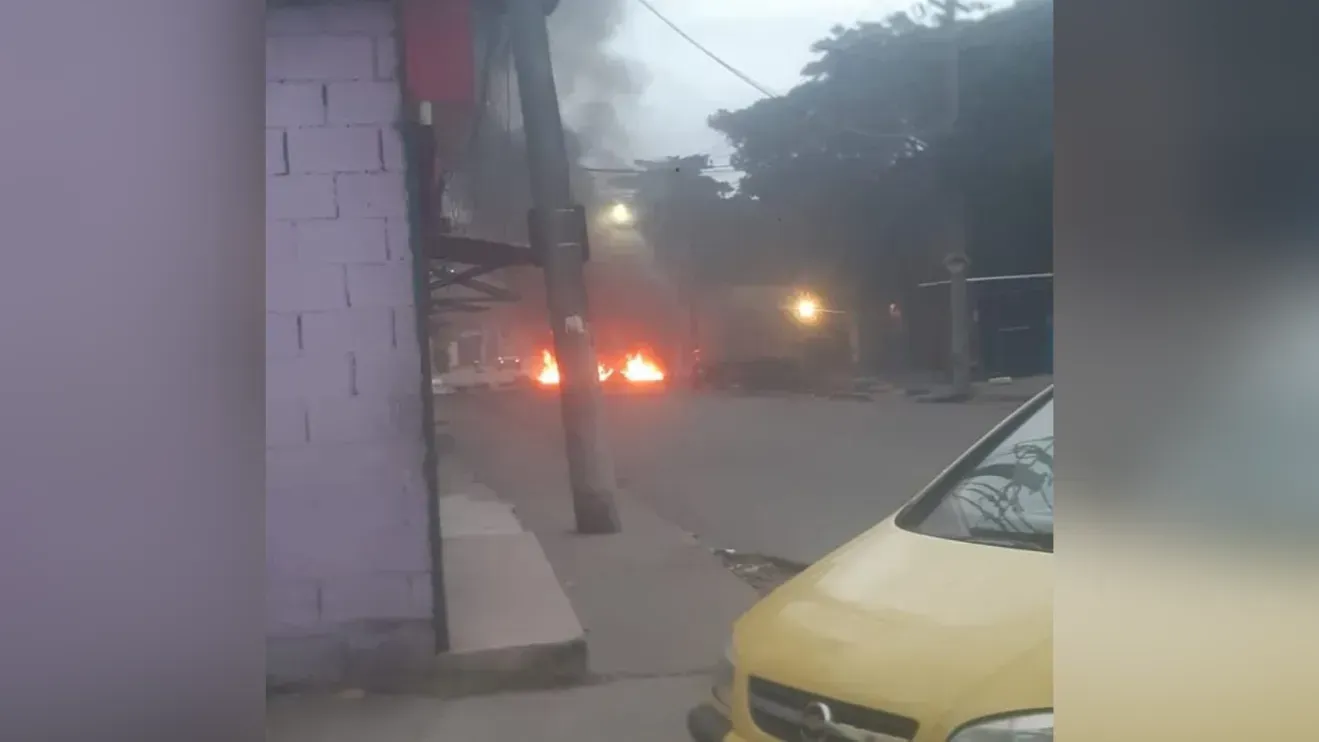 Tráfico sequestra ônibus para fazer barricadas no Rio de Janeiro