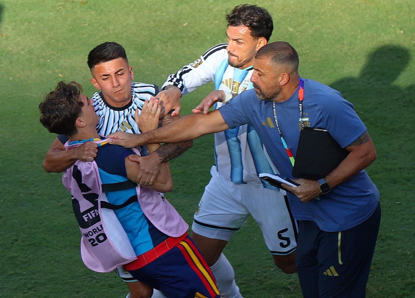 Fifa atende pedido da Argentina e altera punição por confusão na Copa