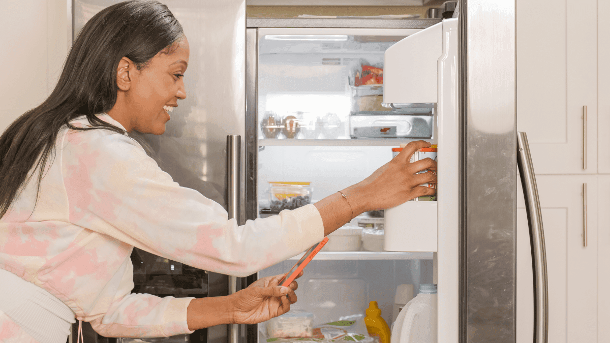 Geladeira cheia gasta mais energia? Veja 6 mitos e verdades