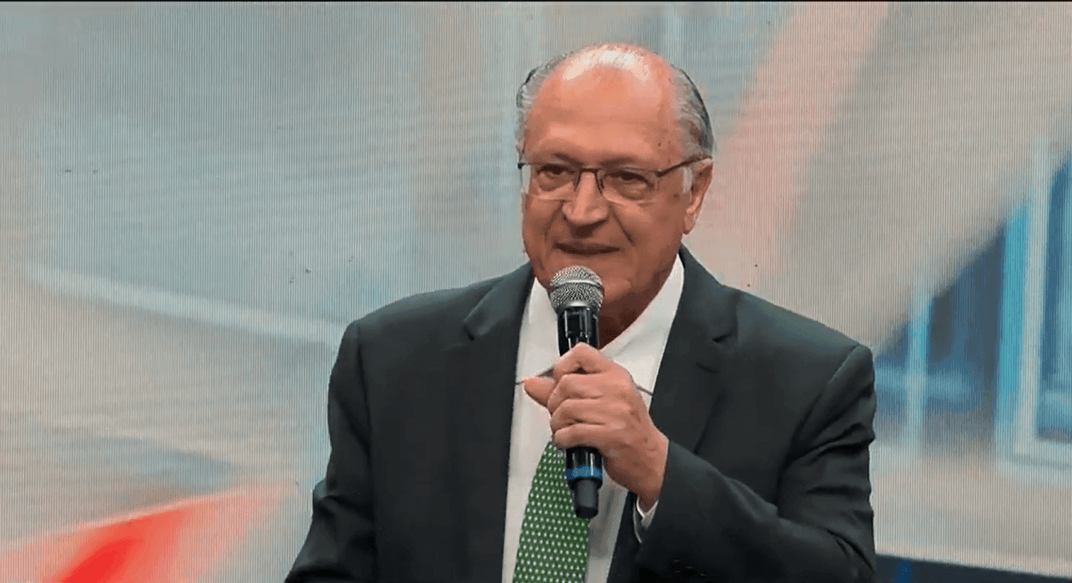 'A garantia da verdade é a imprensa', destaca Alckmin em evento da Band