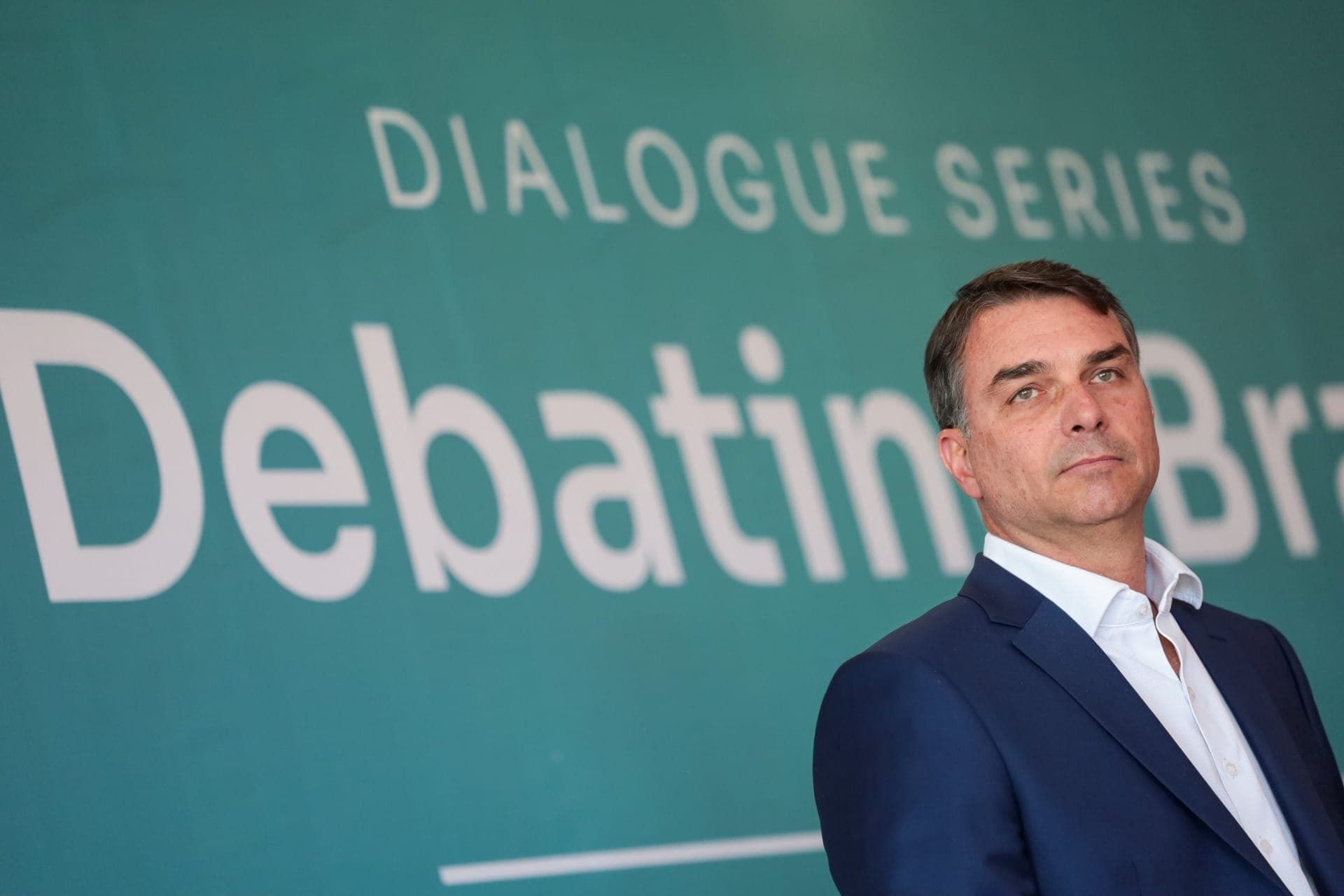 Reunião de Flávio com diplomatas motivou cancelamento de vistos