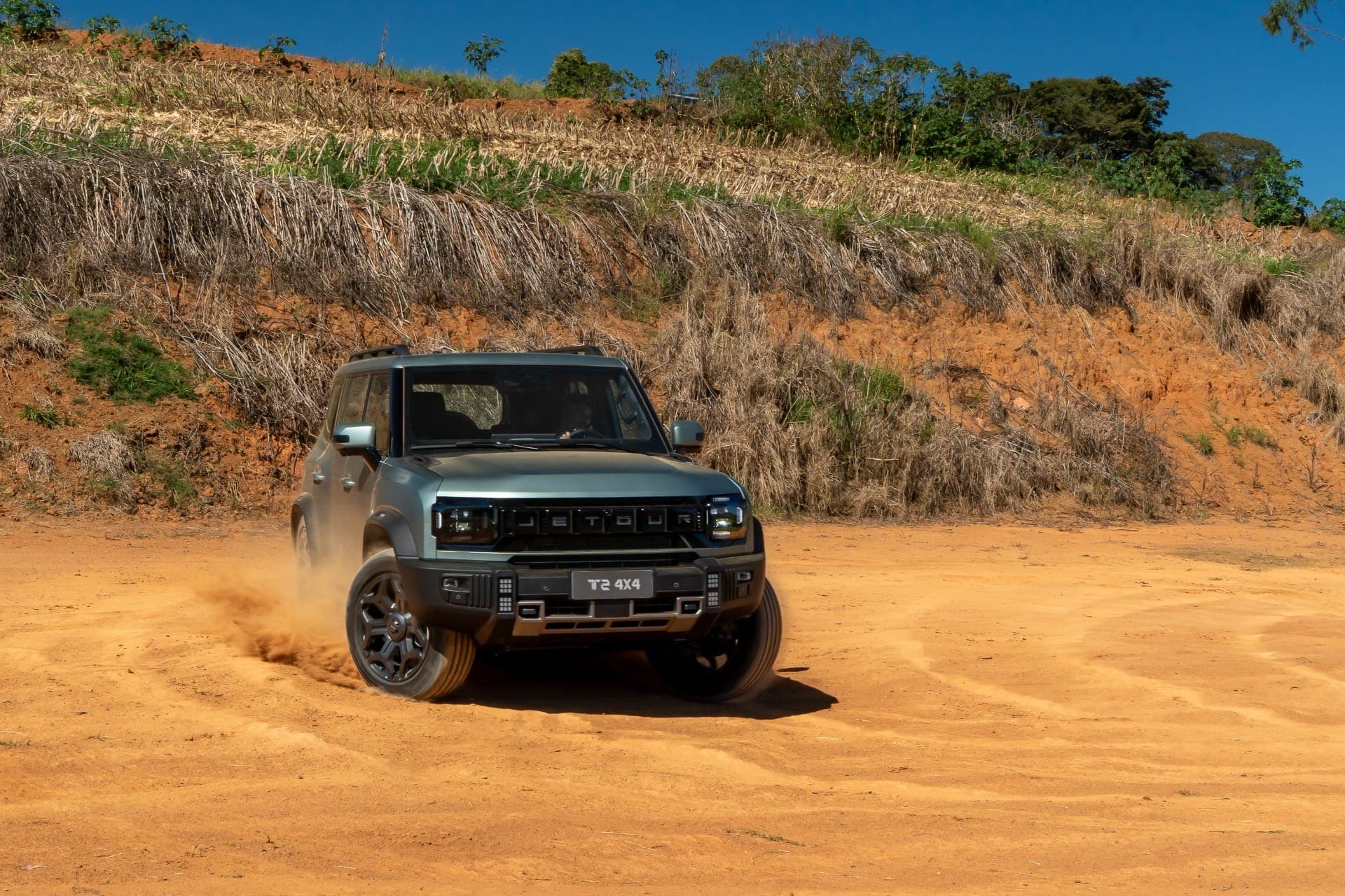 Jetour T2 estreia versão 4x4 com 597 cv e até 1.300 km de autonomia