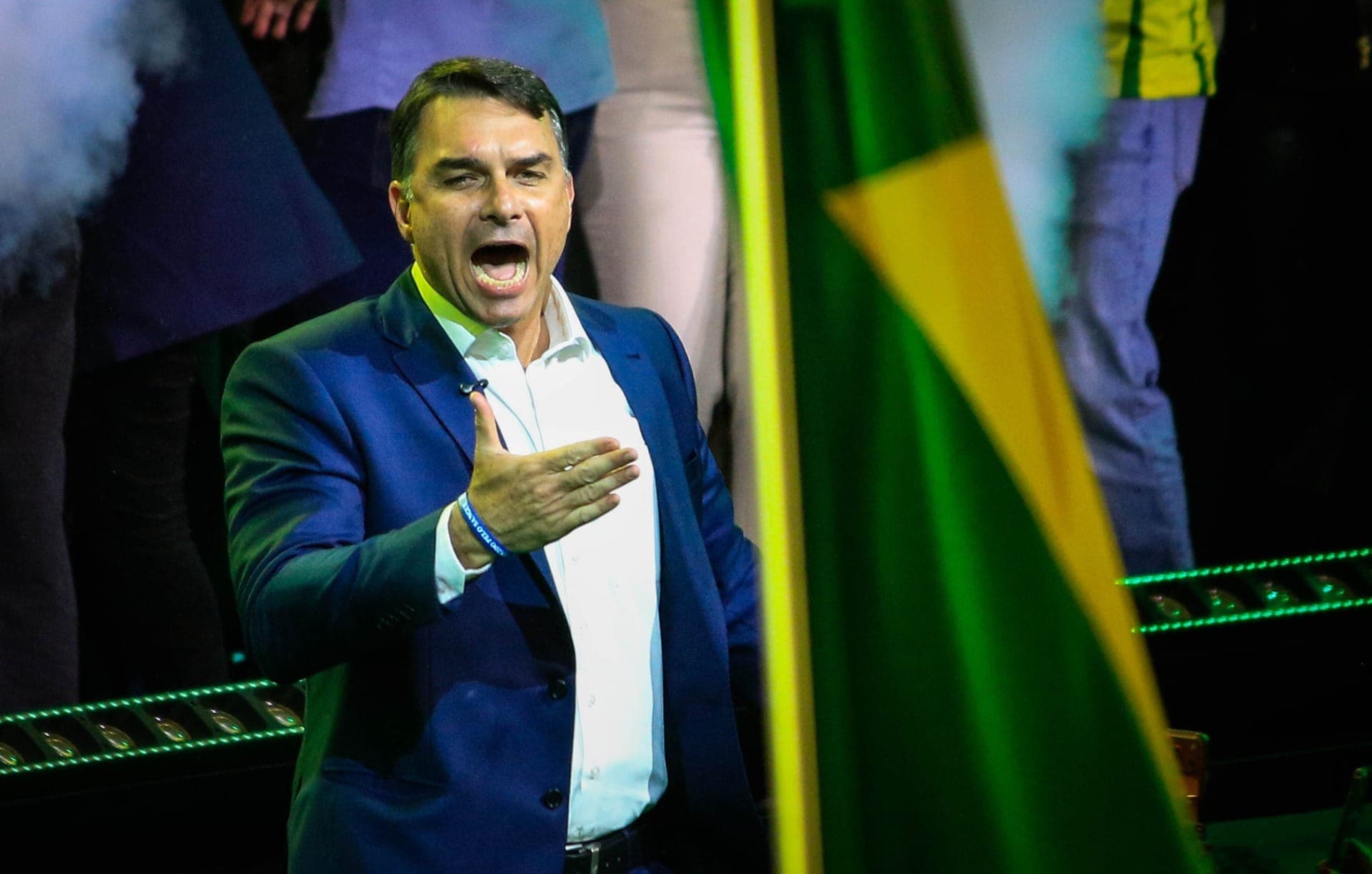 Flávio Bolsonaro reúne pré-candidatos ao Senado para alinhamento no DF