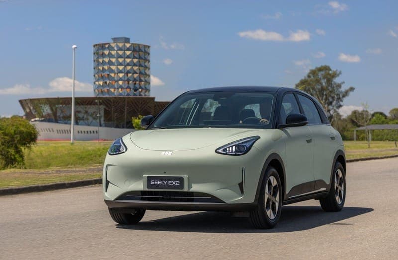 Geely EX2 já vende mais que Corolla e marca supera 20 mil carros