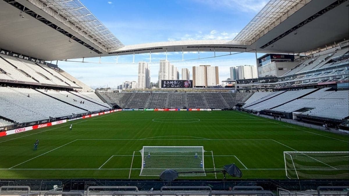 Craque Neto detona novo gramado da Arena Corinthians e cobra melhora
