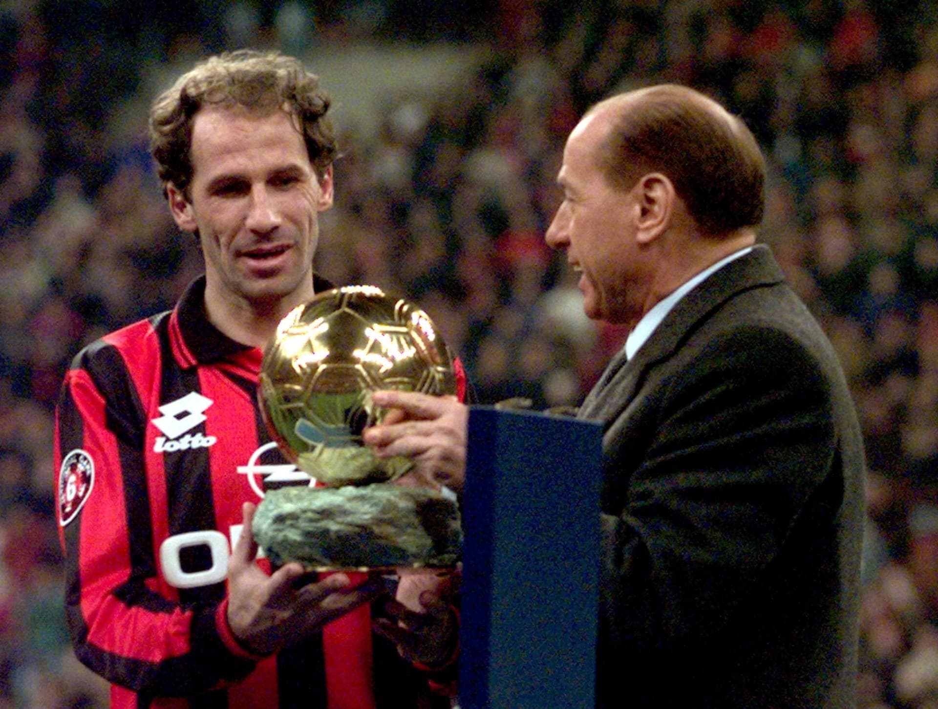 Maldini, Buffon e lendas do futebol se despedem de Franco Baresi