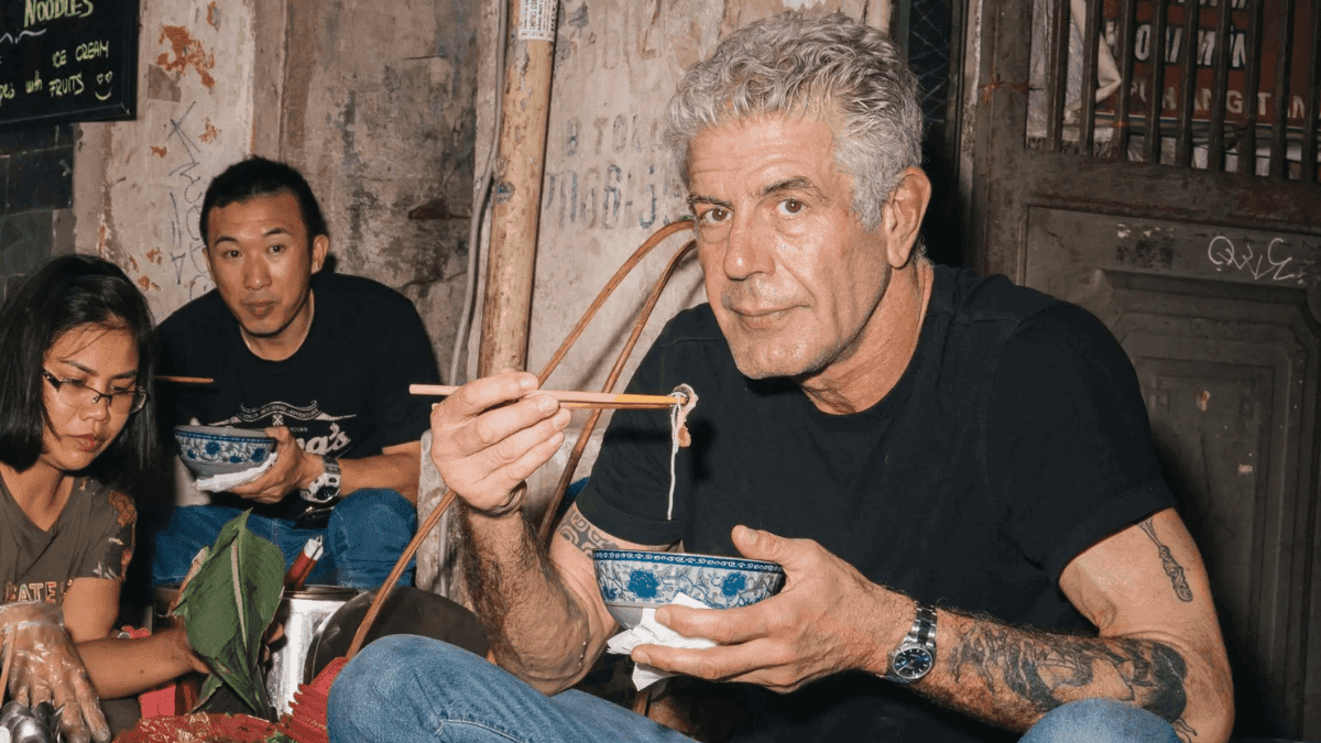 Melhores pratos que Anthony Bourdain comeu no mundo (tem do Brasil!)