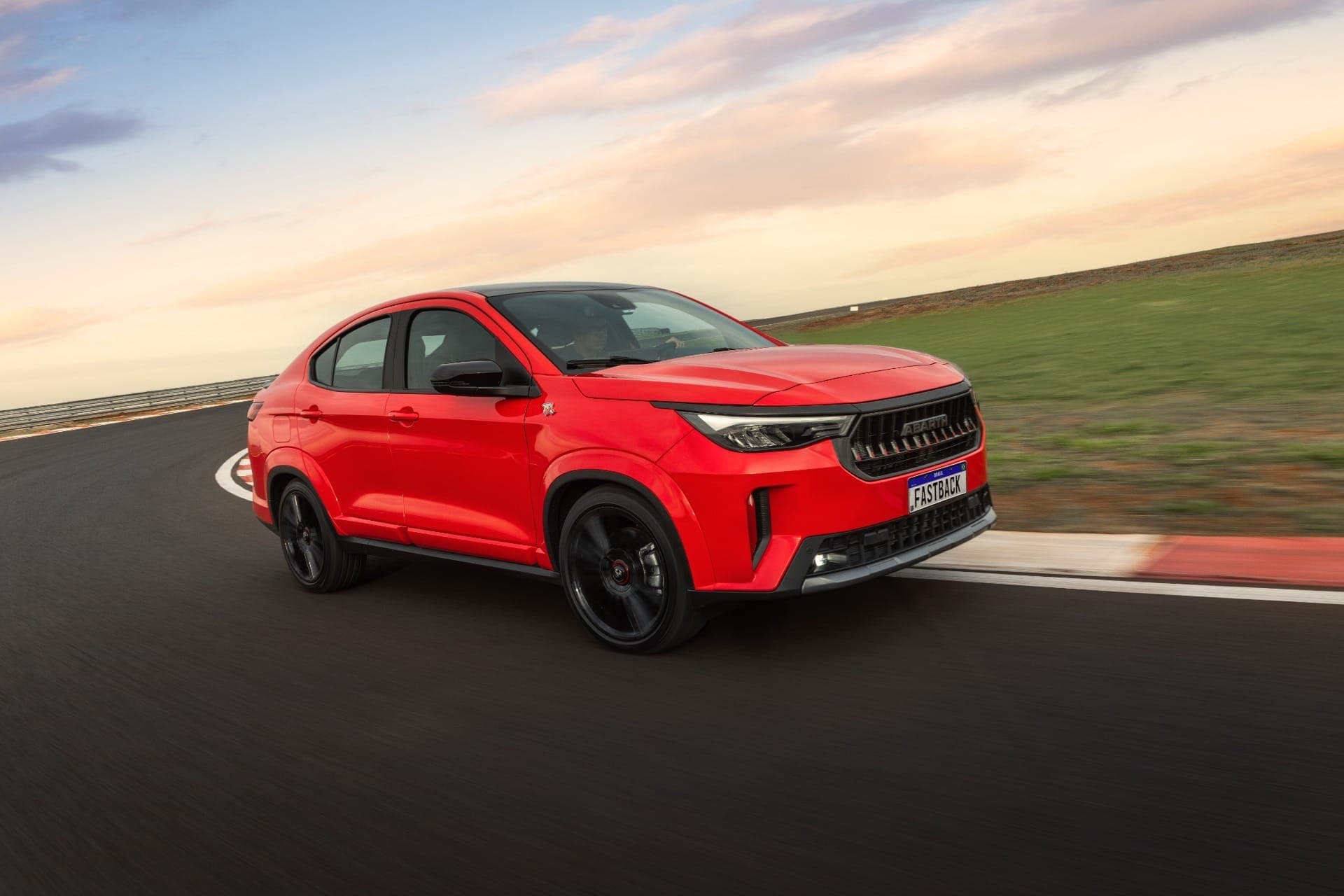 Fiat corta até R$ 27 mil em SUVs Abarth em guerra por consumidores