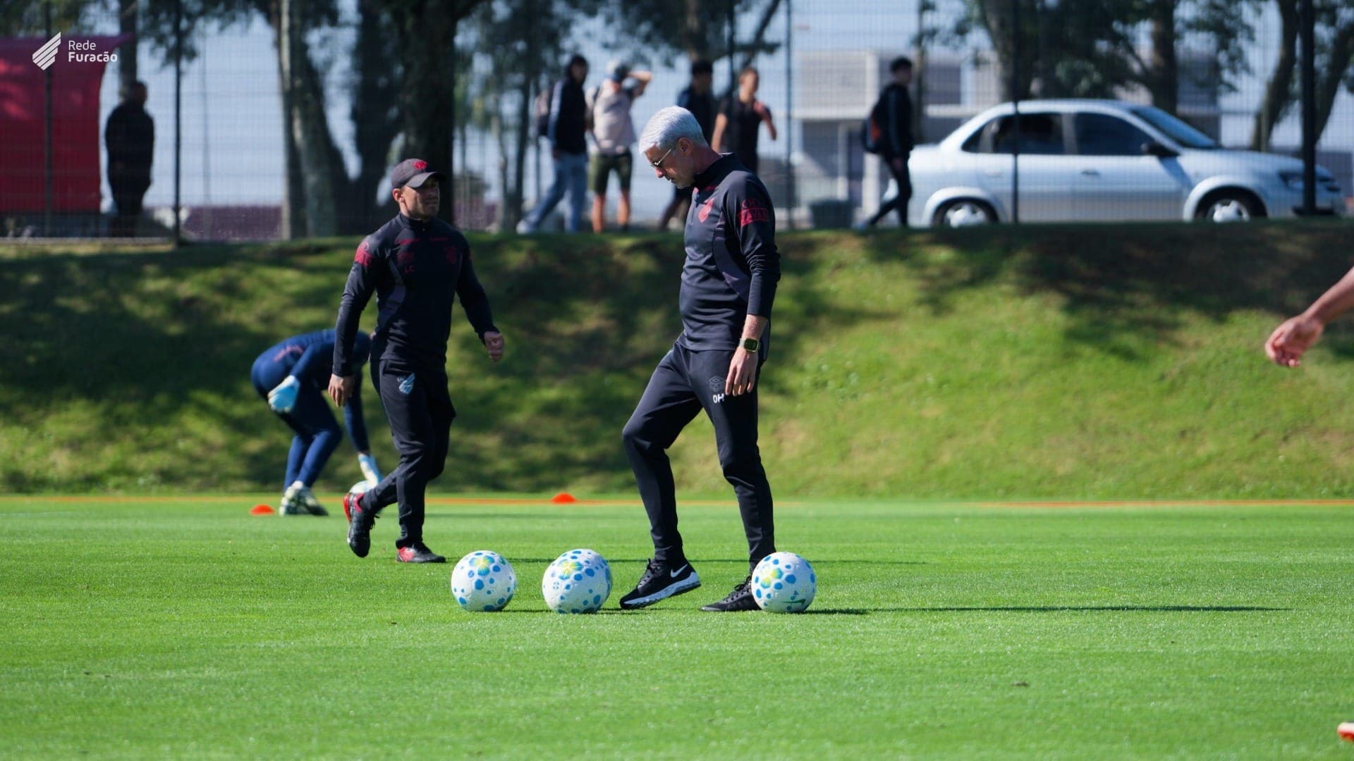 Athletico renova contrato de Odair Hellmann até o fim de 2027