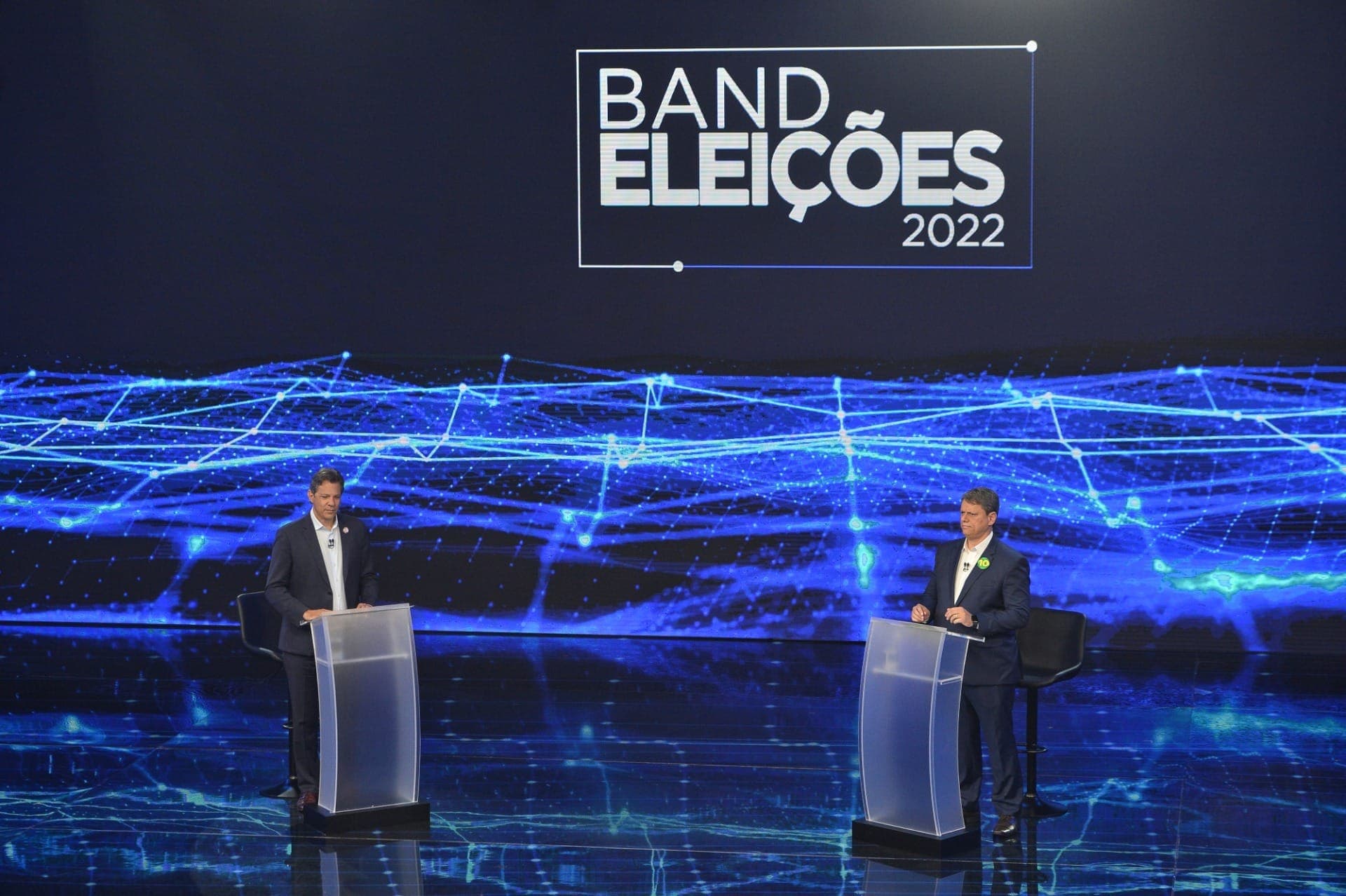 Band faz últimos ajustes para debates a governador em 12 estados e no DF