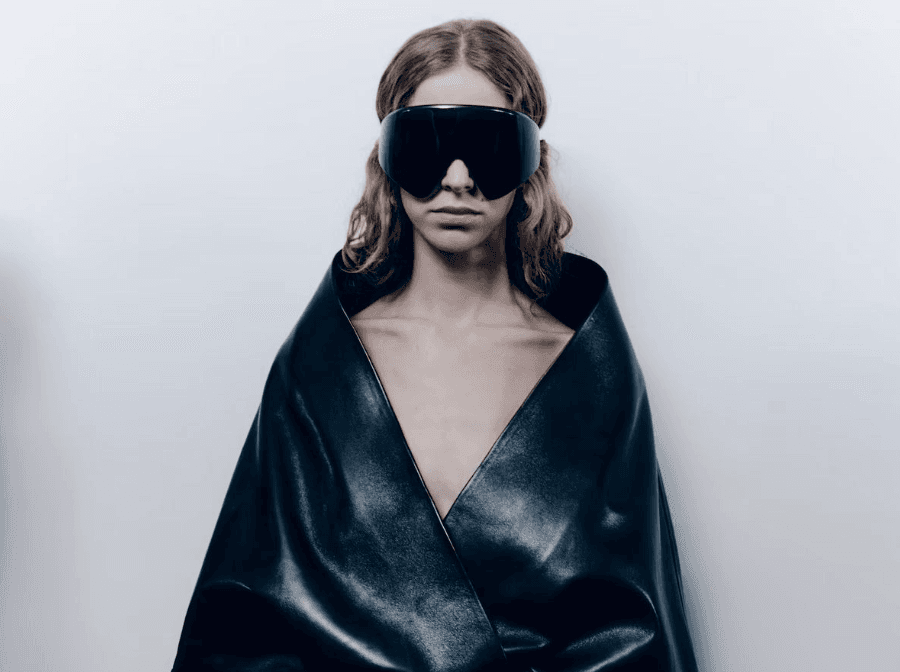 Balenciaga ganha nova interpretação na estreia de Pierpaolo Piccioli