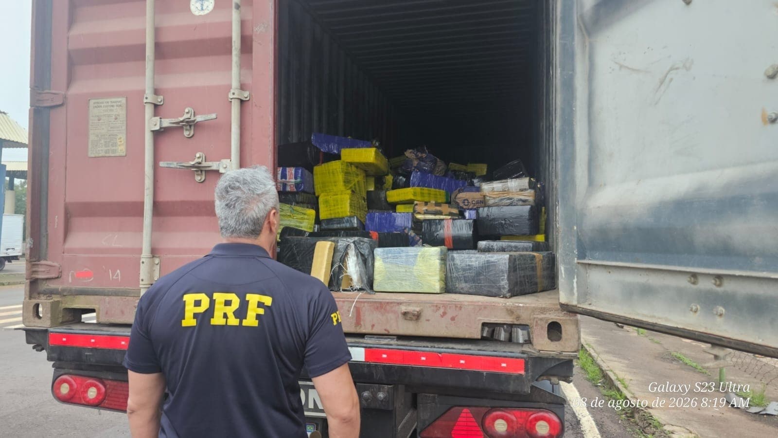 PRF apreende 6,7 toneladas de maconha em contêiner no Paraná