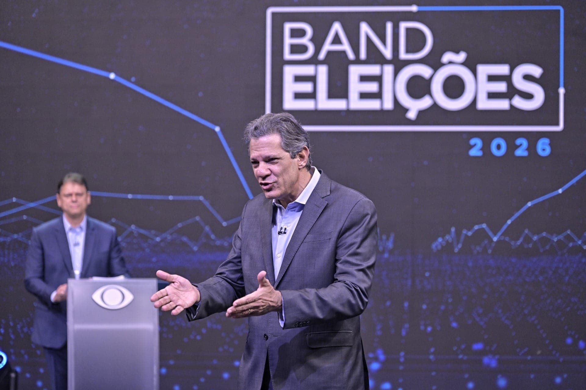 SP tem feito privatizações açodadas para agradar o mercado, diz Haddad
