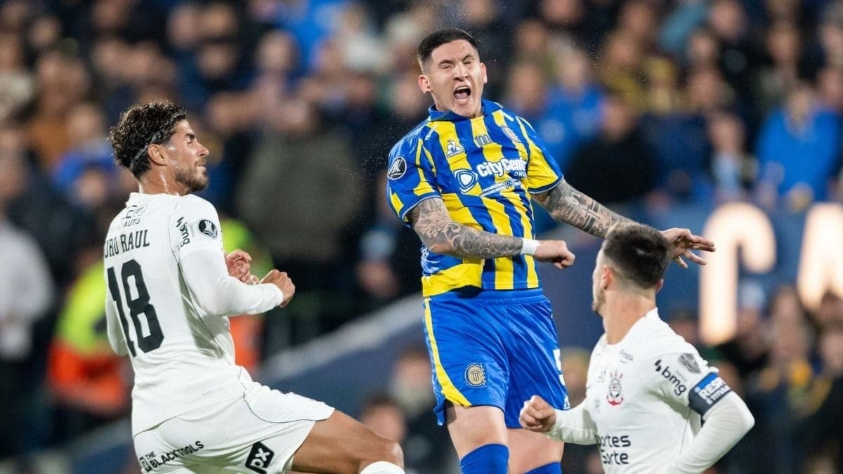 Corinthians tem um jogador expulso e empata com o Rosário na Libertadores