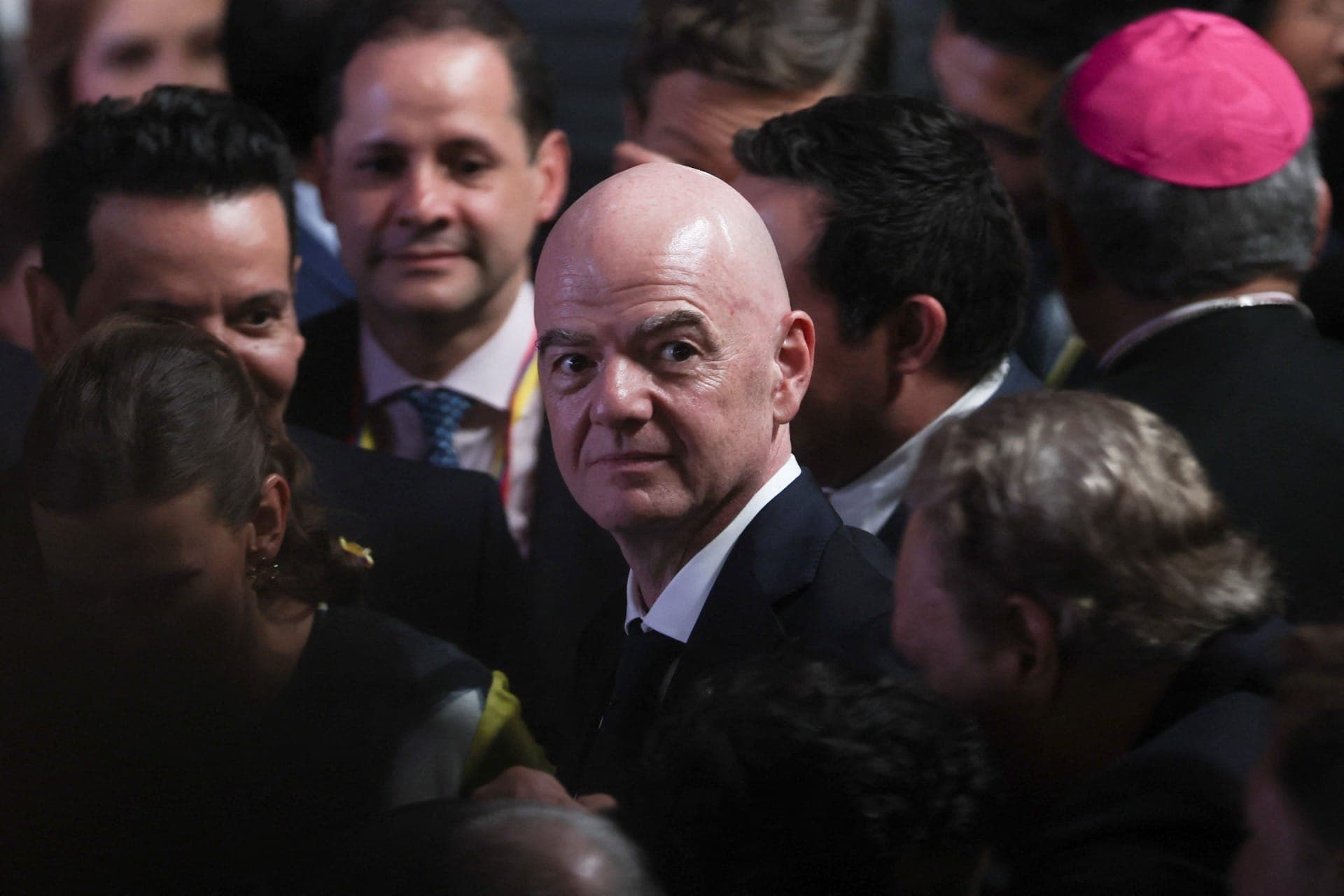 Fifa demite diretor que criticou plano de Gianni Infantino de vender Copa