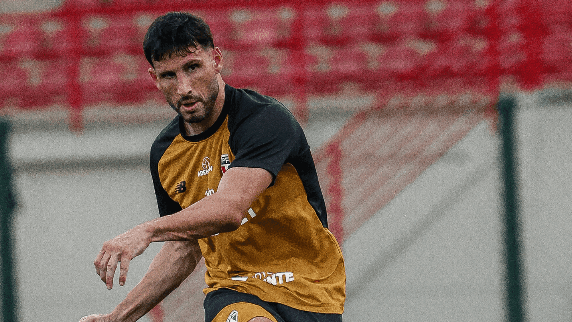 Calleri fica no banco do São Paulo contra o Bragantino; veja escalações