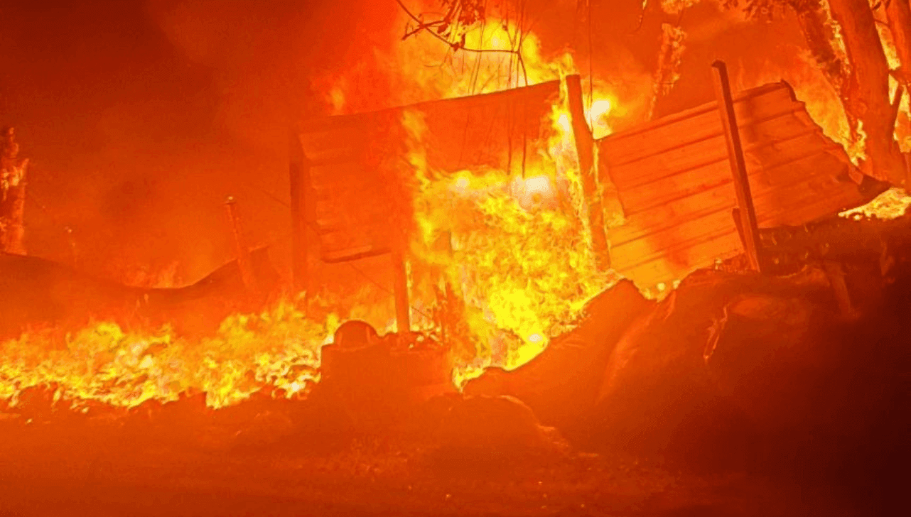 Incêndio atinge área com resíduos e materiais recicláveis em Americana
