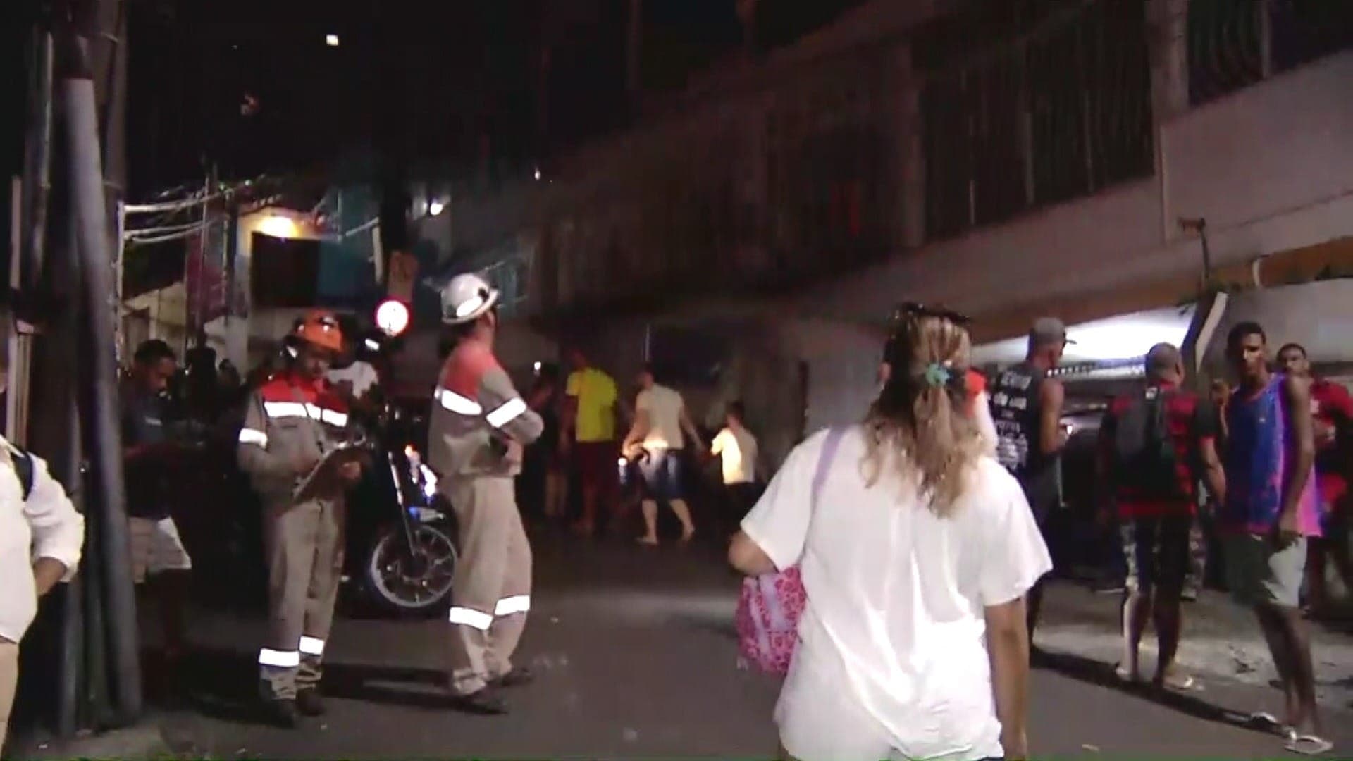 Explosão em prédio deixa feridos e interdita imóveis em Copacabana (RJ)