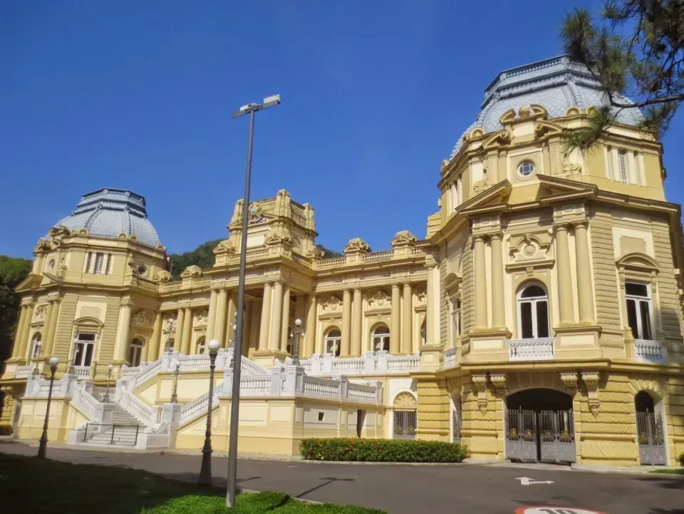 Candidatos ao Governo do Rio cumprem agendas de campanha pelo estado