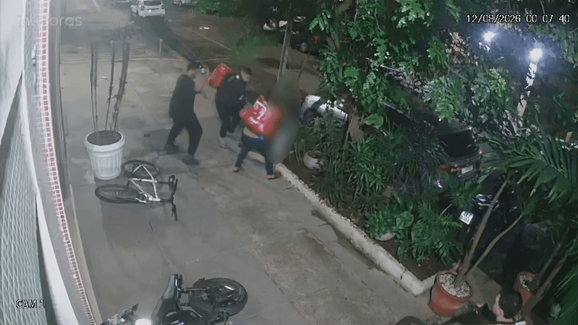 Imagens mostram espancamento que resultou em morte de homem em Copacabana