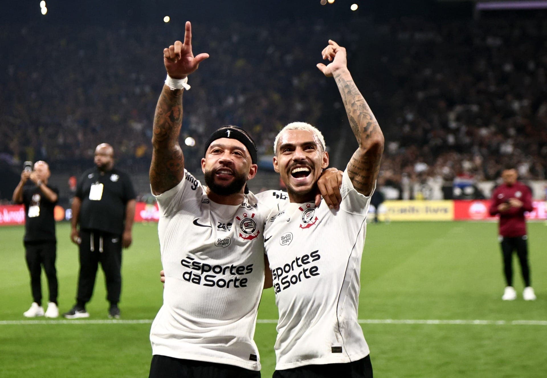Memphis se pronuncia após fogo na sede do Corinthians em clipe; confira