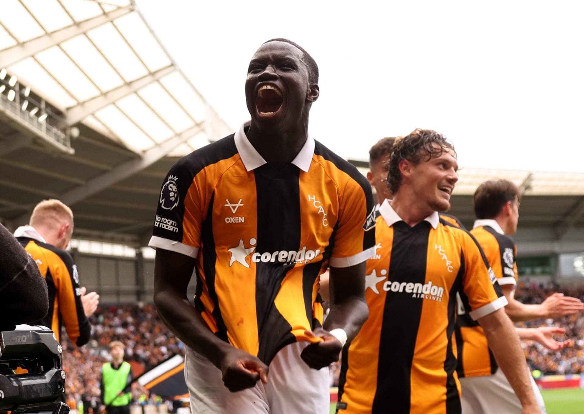 Hull City surpreende e vence United em retorno à Premier League