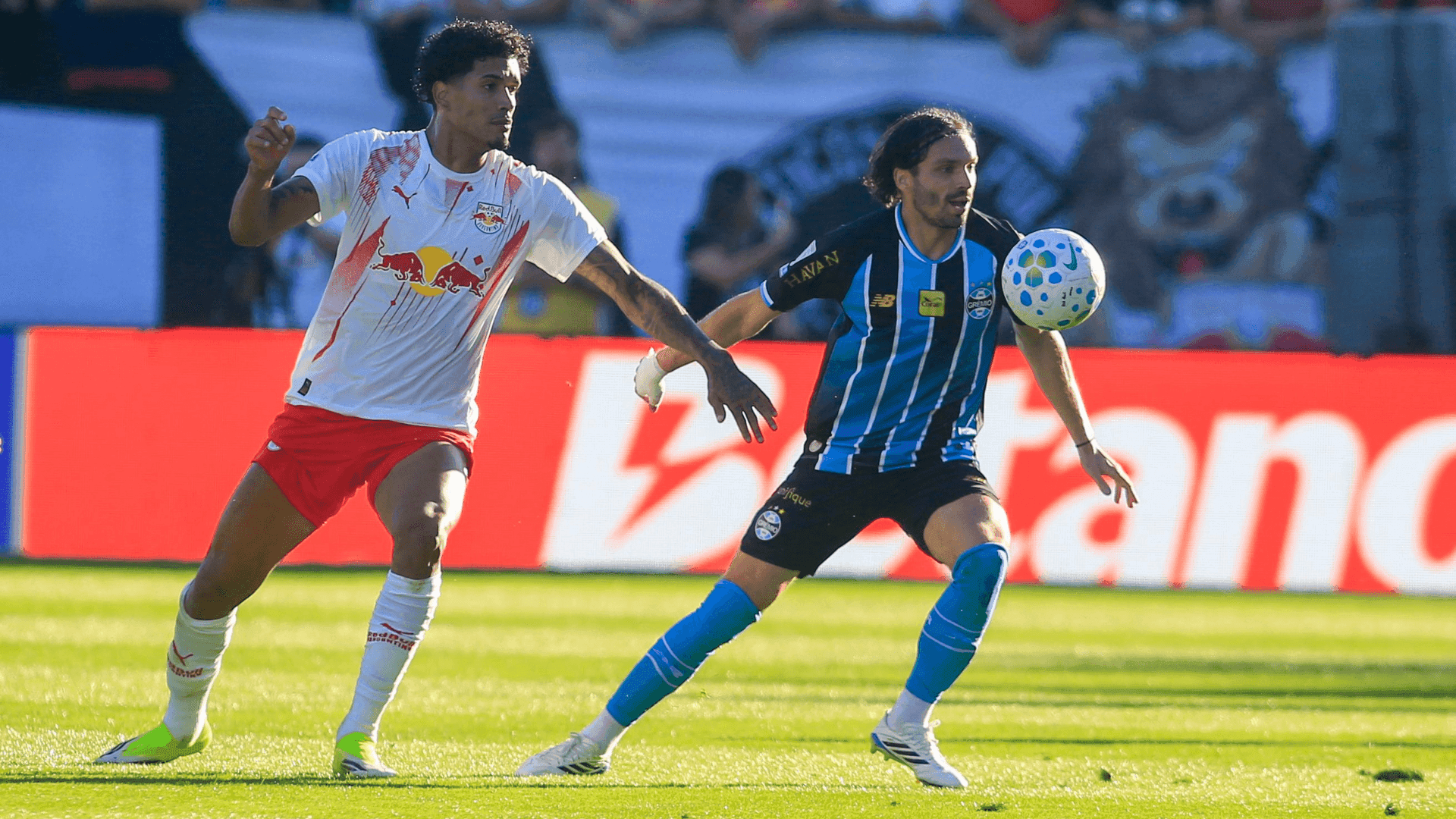 Bragantino marca no final e arranca a vitória em casa sobre o Grêmio
