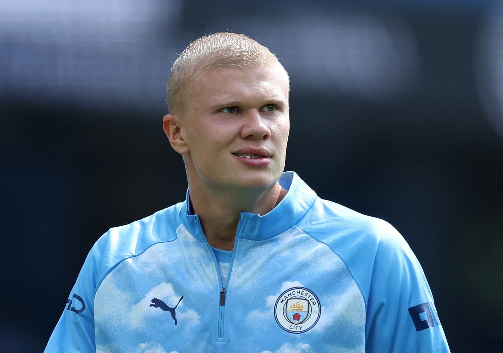 Haaland aparece com novo visual em estreia na Premier League; confira
