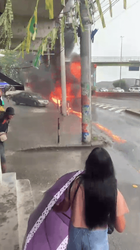Caminhões são incendiados por bandidos em represália à ação policial
