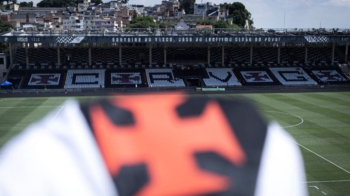 Vasco terá desfalques de peso contra o Vitória; veja prováveis escalações