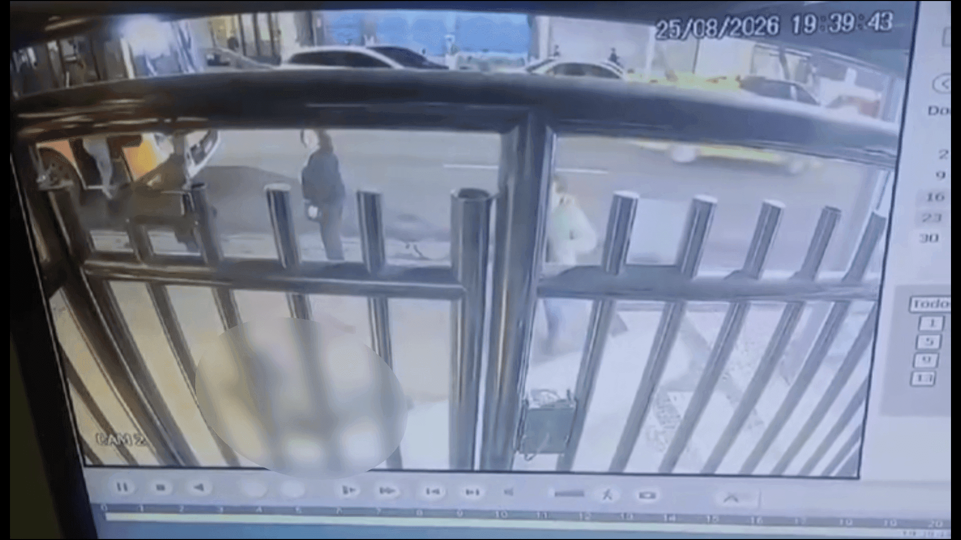 Estrutura que caiu e feriu mãe e filha em Copacabana é irregular