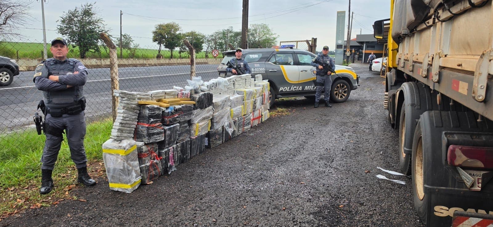 PF apreende mais de 1 tonelada de drogas em caminhão em Ourinhos
