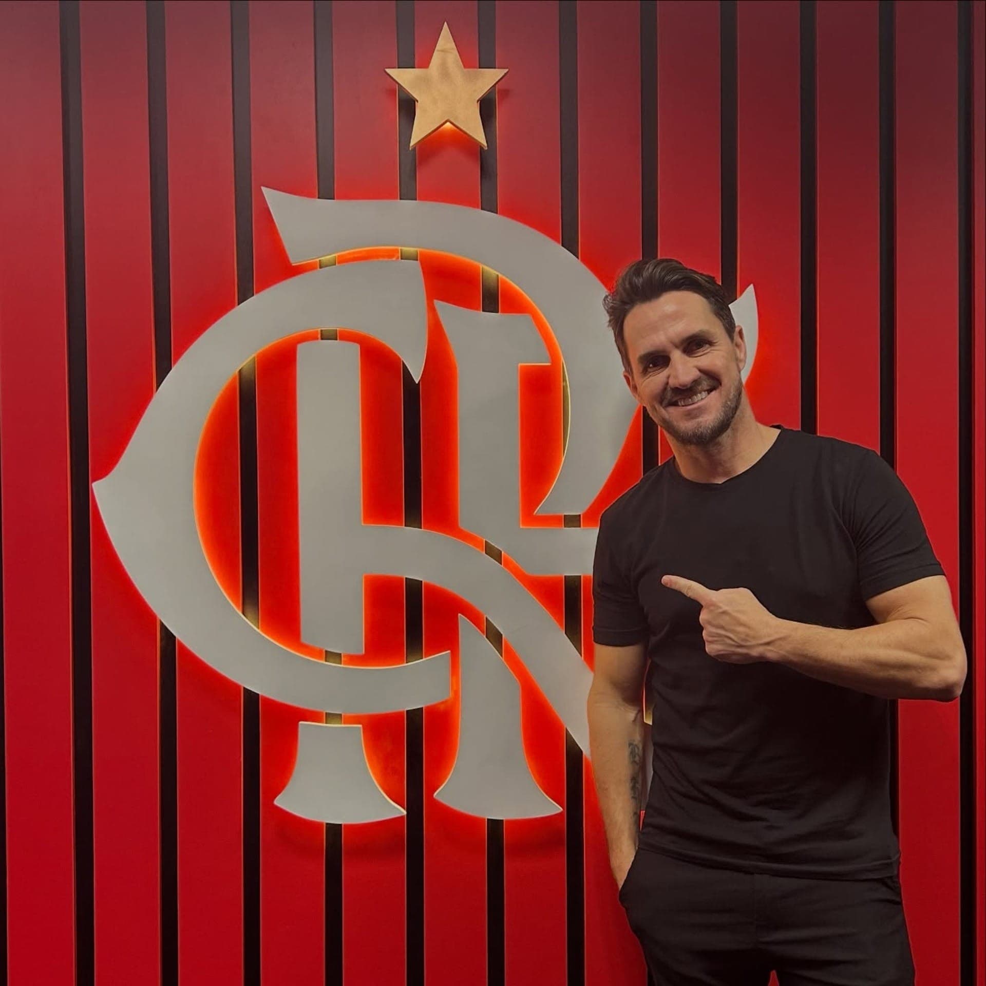 Empresário, ídolo do Flamengo descobriu lateral da Seleção em 1 minuto