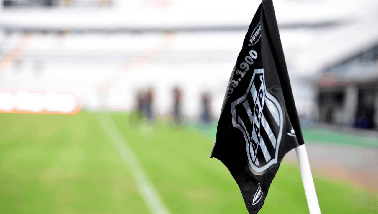 Sem jogadores do profissional, Ponte Preta treina apenas com jovens da base