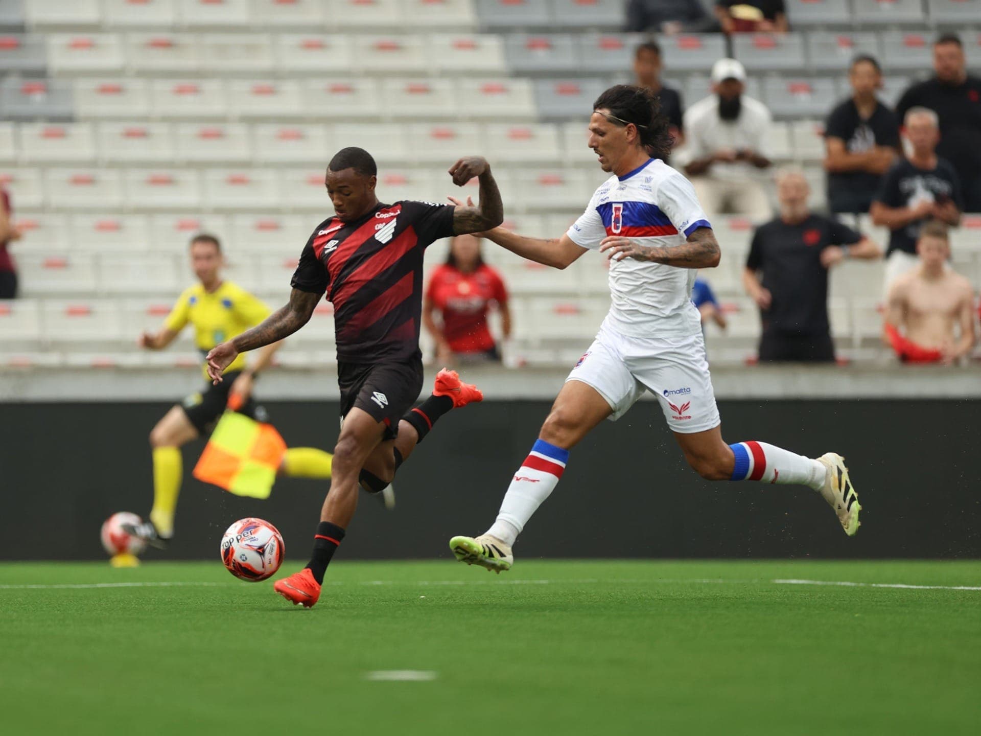 Paraná Clube derrota Athletico na abertura da Copa Paraná