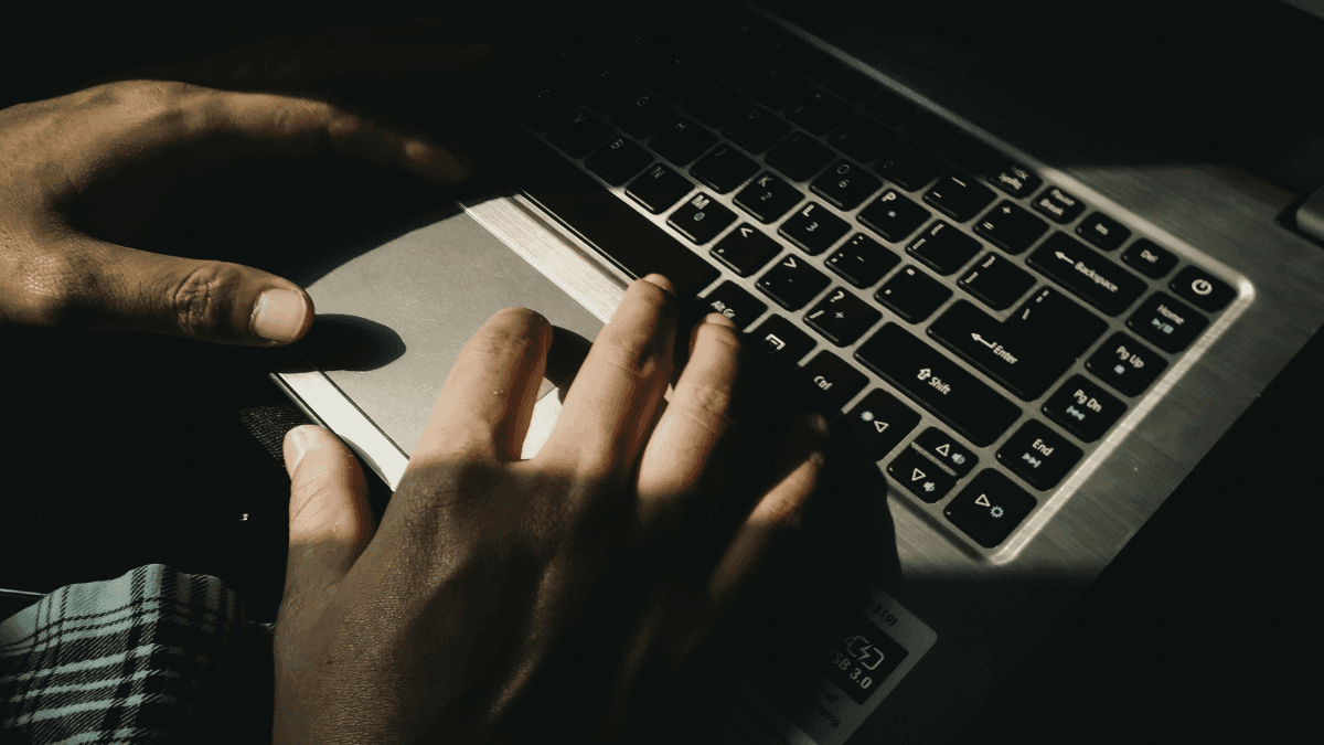 Como criminosos usam apps de relacionamento para roubar biometrias