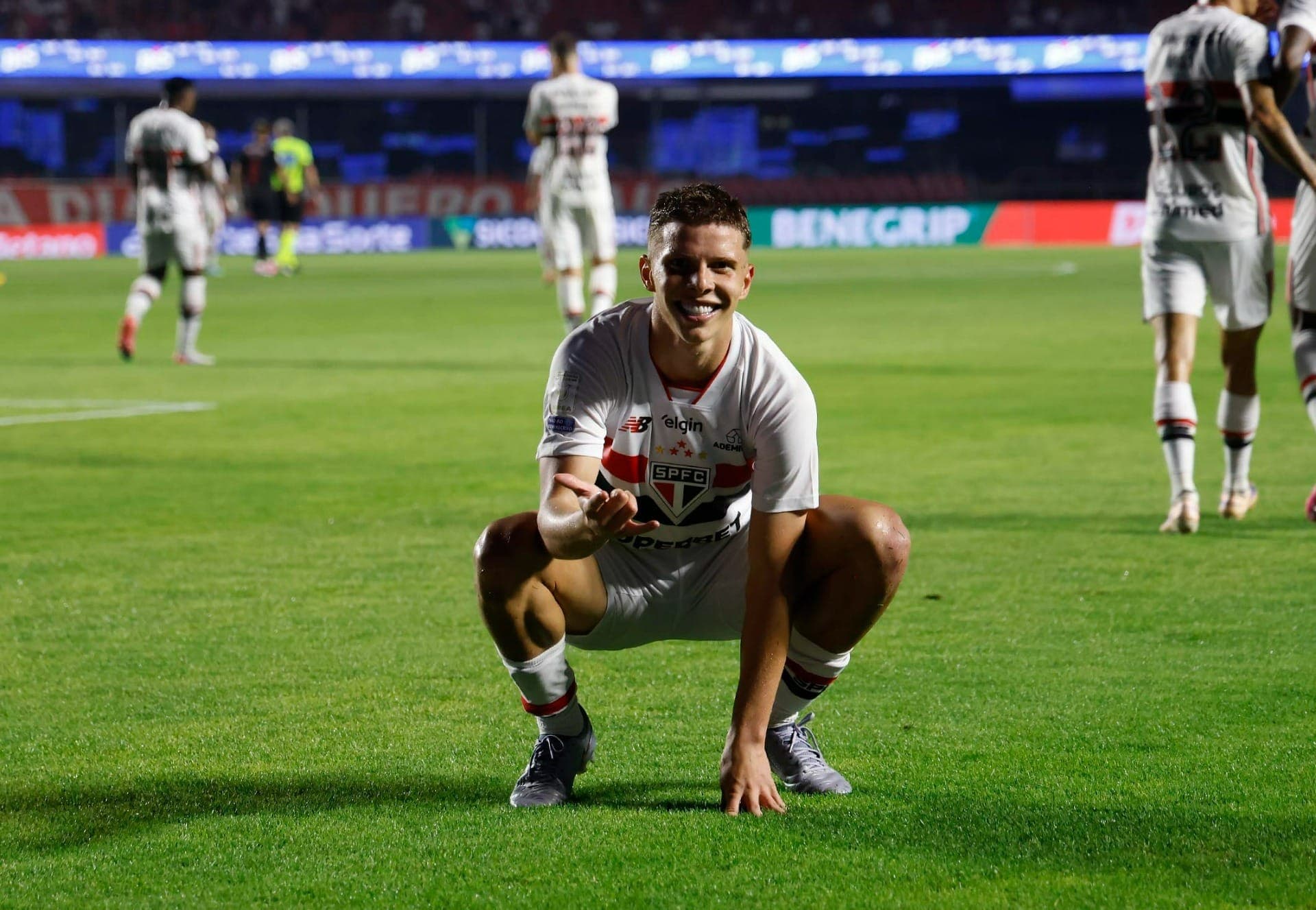 Gustavo Santana faz 1º gol pelo São Paulo e imita Raphinha na comemoração