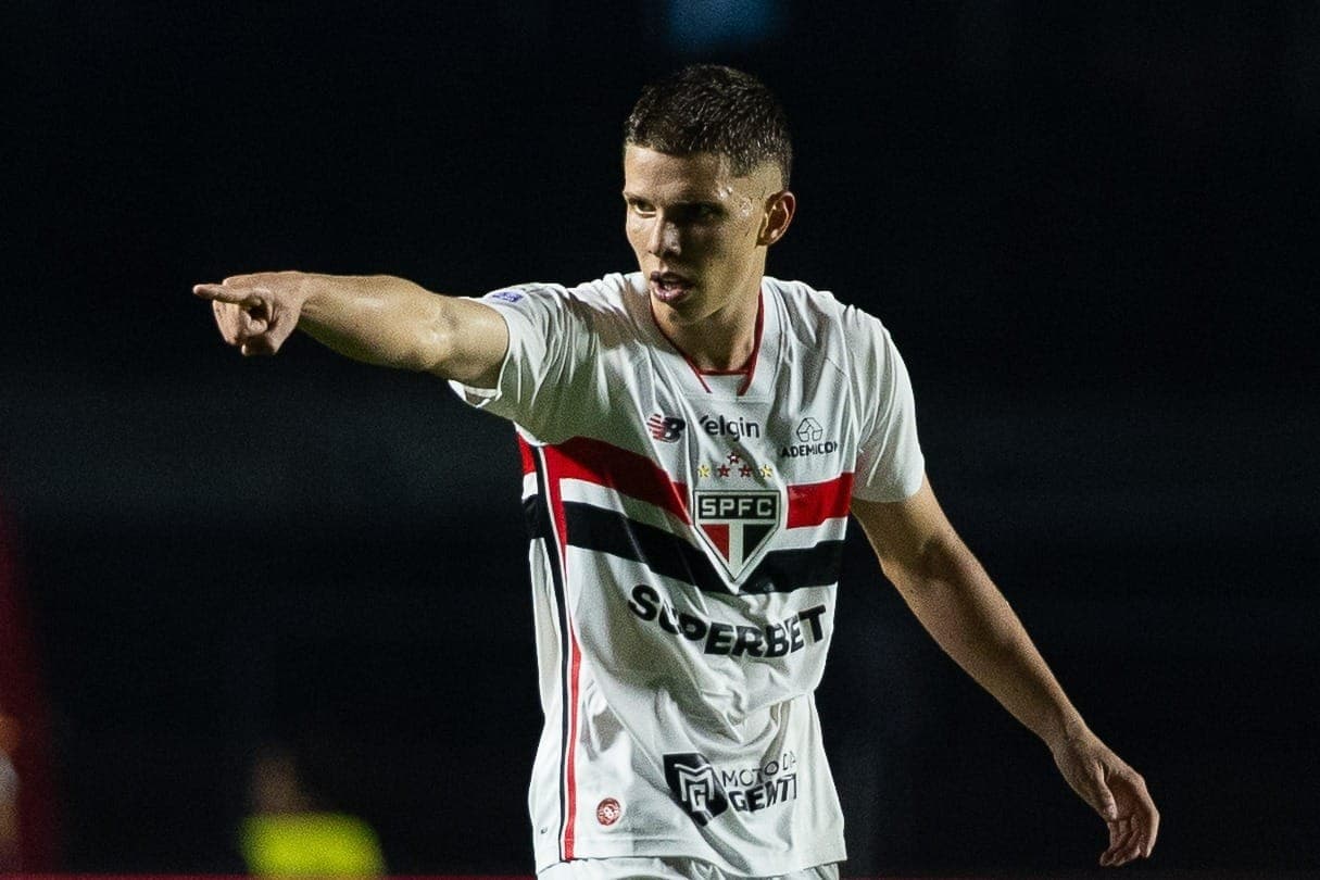 São Paulo vence Red Bull Bragantino, encerra longo jejum e se afasta do Z-4
