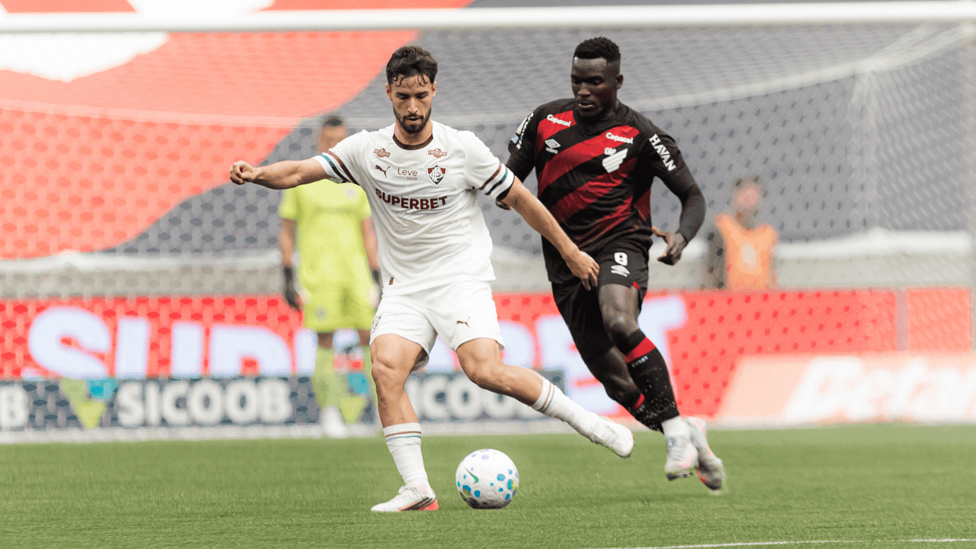 Em jogo de seis gols, Athletico busca empate no fim contra o Fluminense