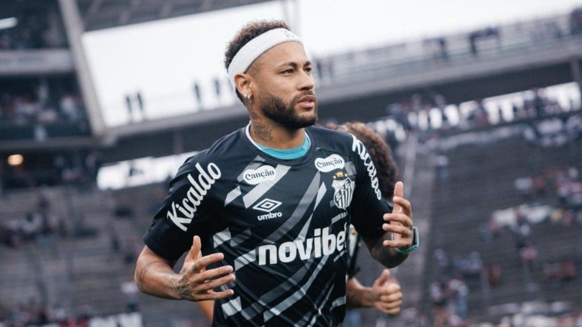 Homenagem? Neymar usa faixa ao estilo Memphis antes de clássico