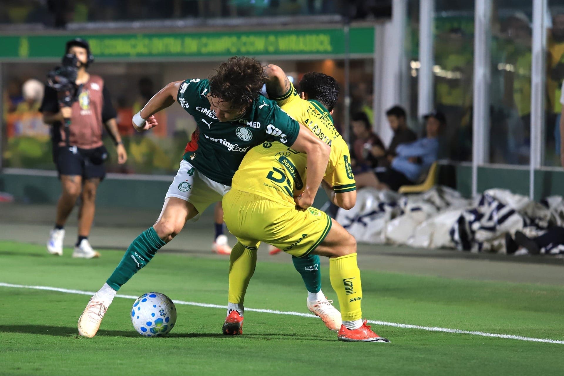 Palmeiras empata com o Mirassol e vê aproximação do Flamengo no Brasileirão